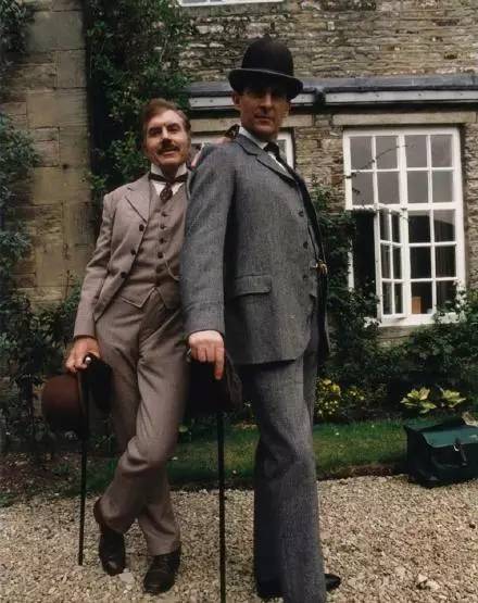 重溫經(jīng)典:柯南·道爾英文原著中的福爾摩斯