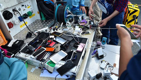 三星手機的救星?自帶“滅火器”的電池問世