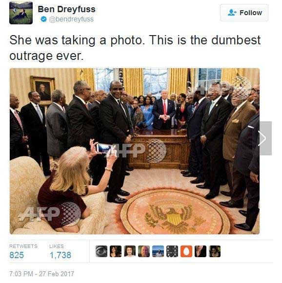 特朗普女顧問(wèn)穿鞋跪白宮沙發(fā)遭批