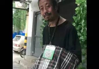 沒零錢？乞討者自帶二維碼