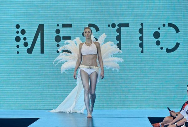 牛糞時裝:荷蘭設計師將牛糞改造成時裝