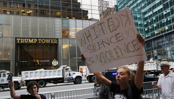 白人種族暴力撕裂美國!特朗普不當表態遭各界質疑