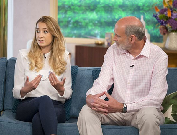 強迫癥原來這么可怕!英國妹子患強迫癥 自曝一天洗頭72次