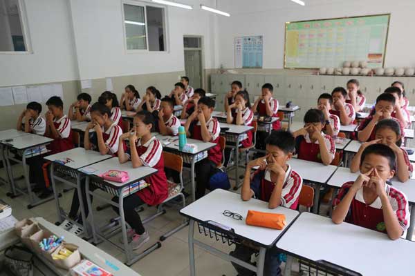 手機(jī)看多了眼睛累？七種辦法幫你消除眼疲勞