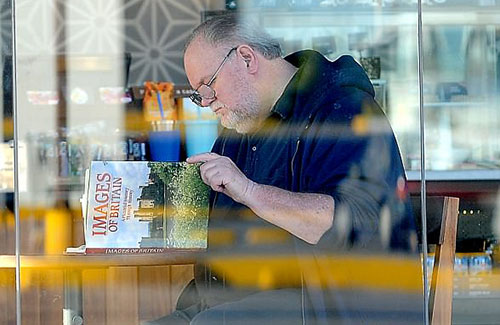 大婚前夕,哈里準岳父闖禍了!或因羞愧不參加女兒婚禮