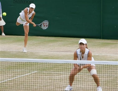 Zheng and Yan win China's first Wimbledon title