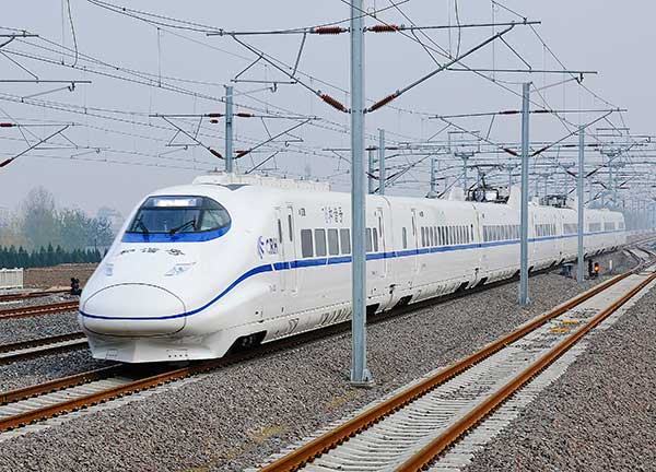 China to build five more stations on Qinghai-Tibet railway