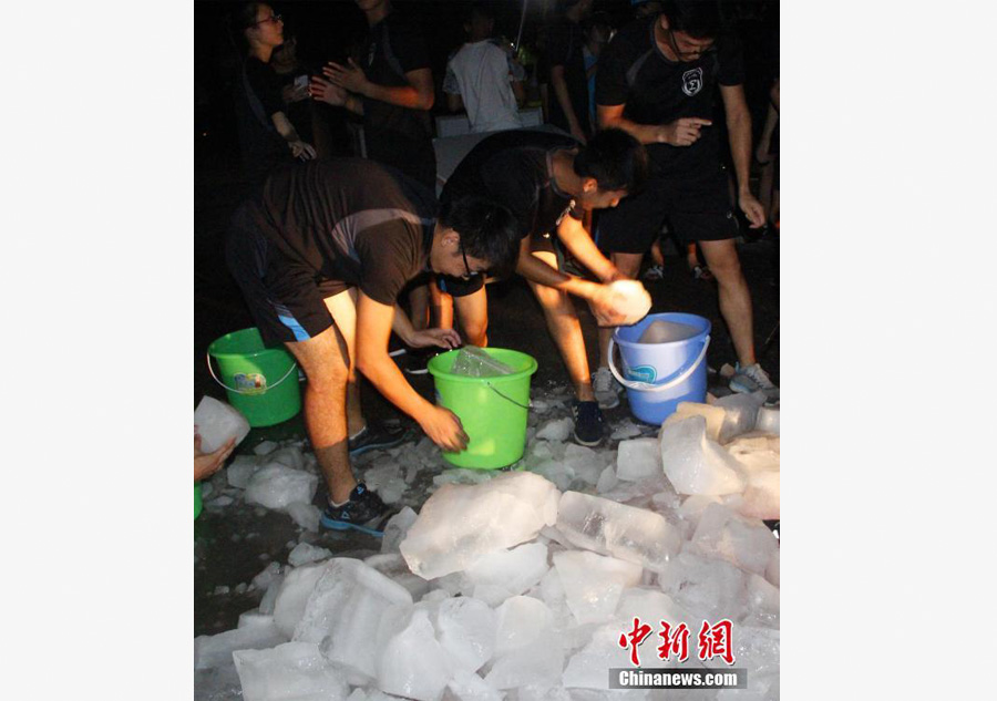 Ice play in summer for students to cool down