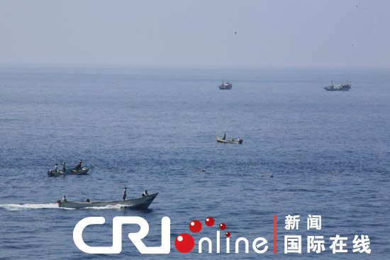 我護航編隊兩艘導彈驅逐艦阻止海盜襲擊(組圖)